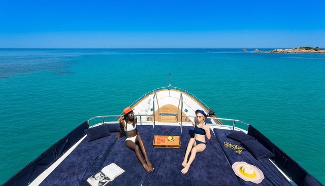 VICTORIA III yacht charter 3
