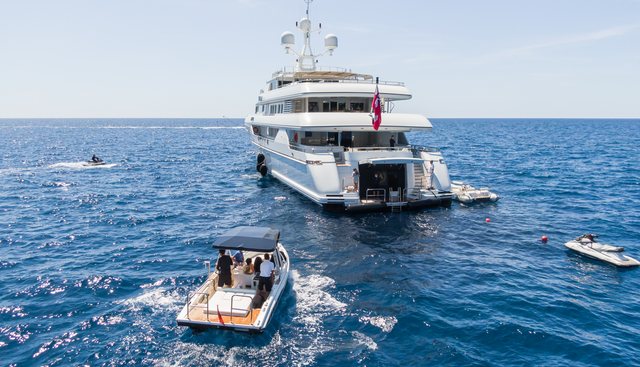 APOGEE yacht charter 5