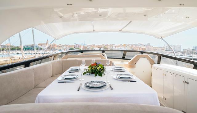 ROSIQUE yacht charter 3