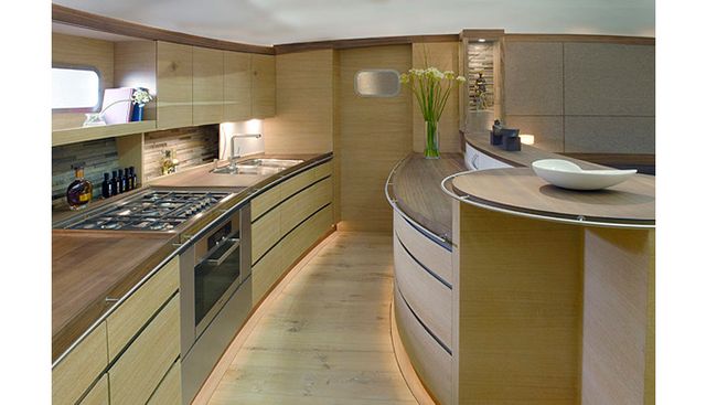 HELENE yacht charter 3