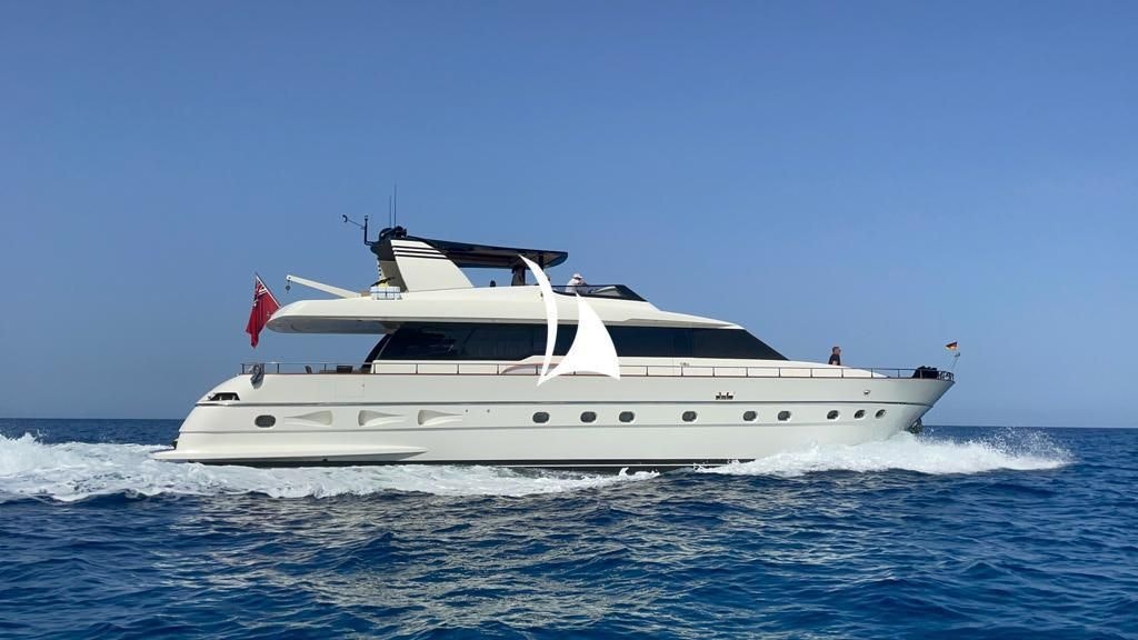 WHITEHAVEN yacht charter 5