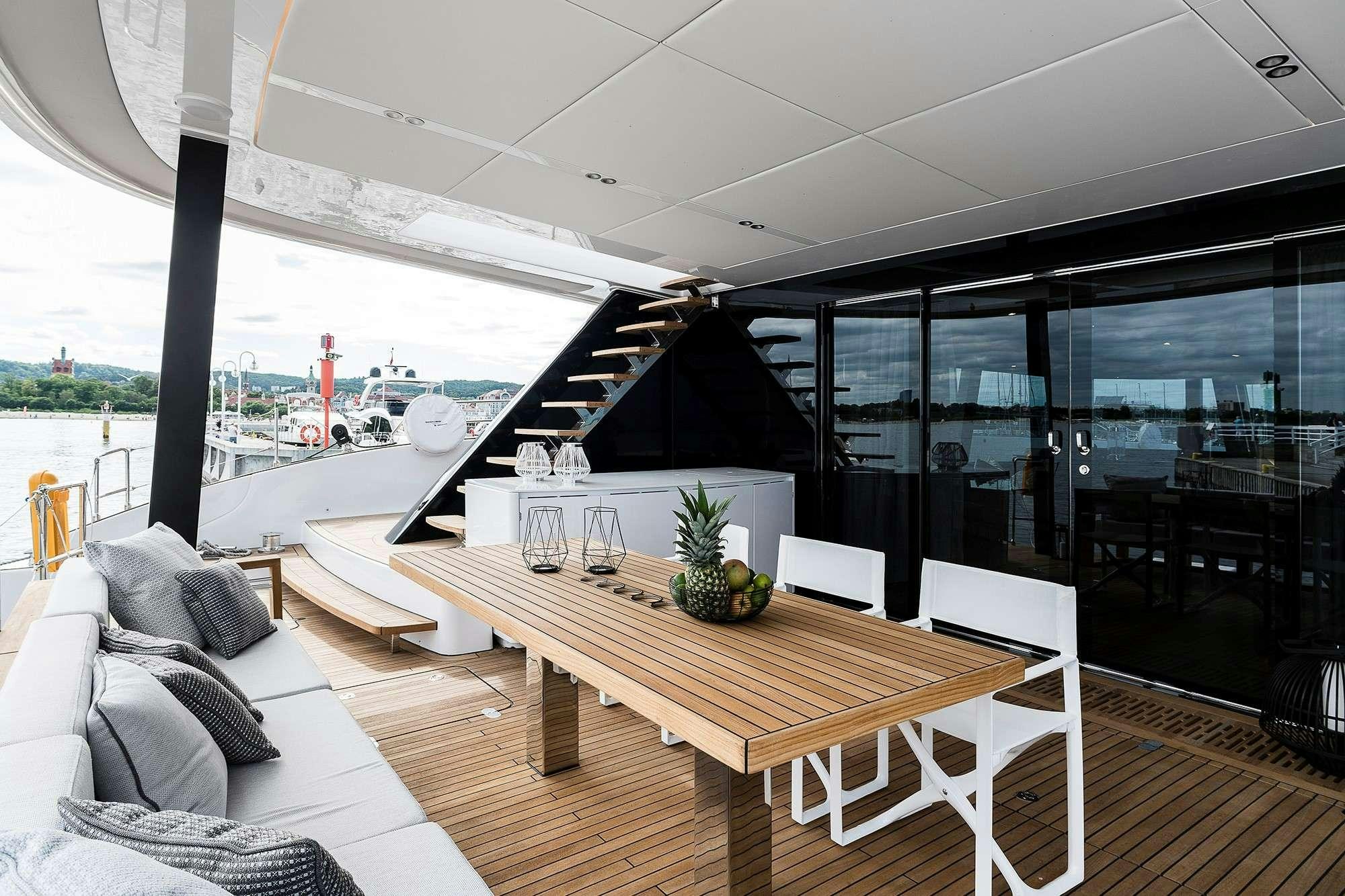 7X yacht charter 4