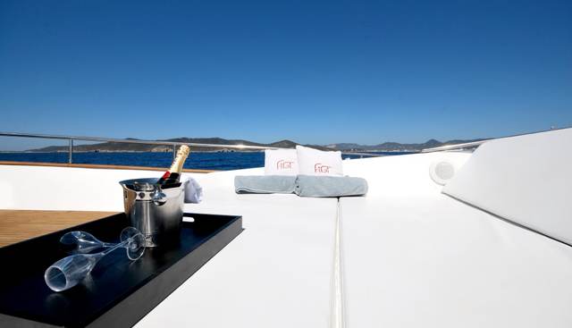 FIGI yacht charter 3