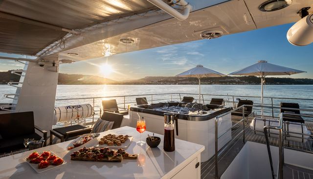 B89 yacht charter 3