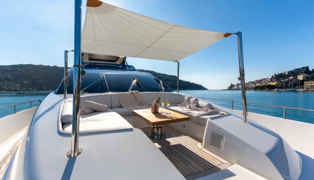 QUEEN MARTINA yacht charter 3