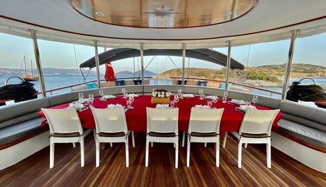 QUESTA VITA yacht charter 5