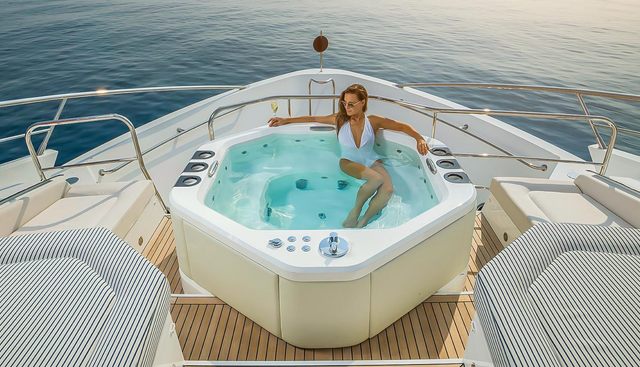 LEGENDE yacht charter 4