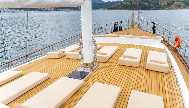 HAPPY DAYS yacht charter 3