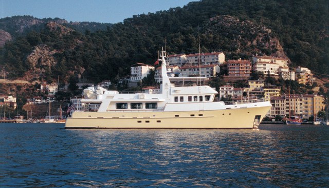 BELLE ISLE SEA yacht charter 3