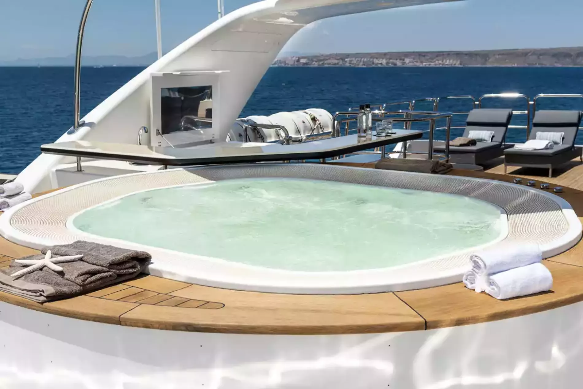 ELENA NUEVE yacht charter 4