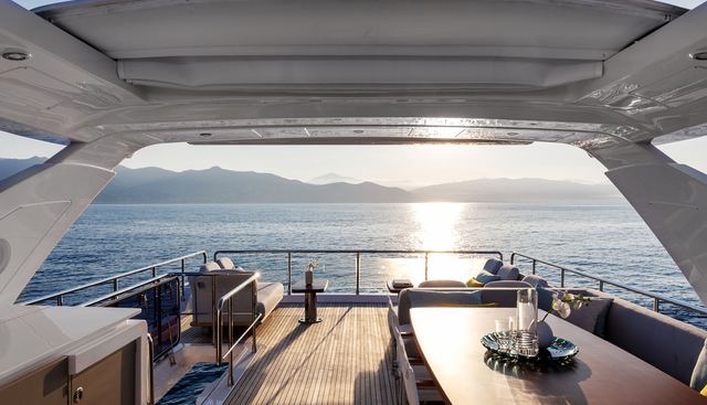 SOLSTICE yacht charter 4