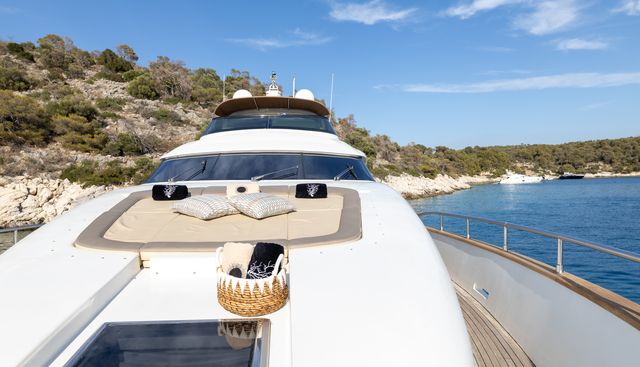 COOKIE yacht charter 3