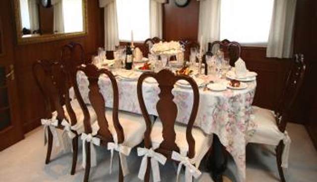 DAUNTLESS yacht charter 4