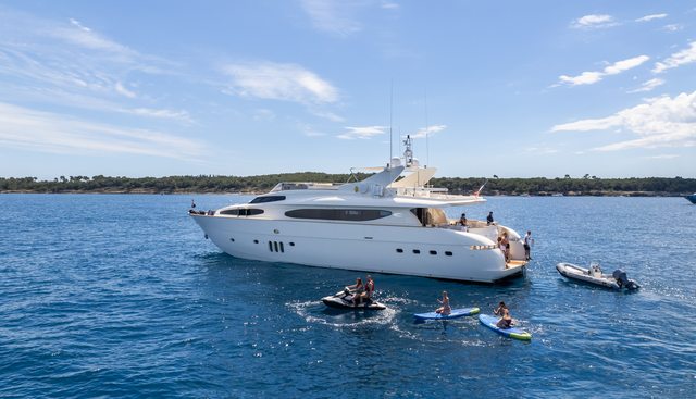 BEIJA FLORE yacht charter 5