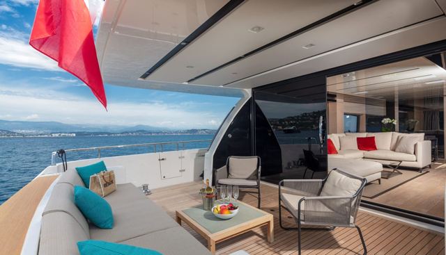 REGINE OF CANNES yacht charter 4