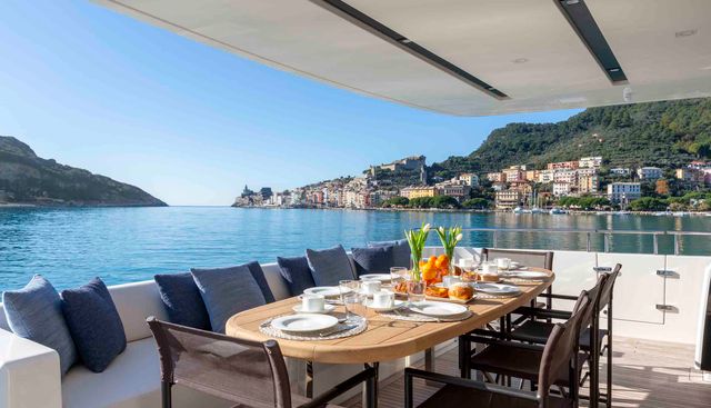 QUEEN MARTINA yacht charter 5
