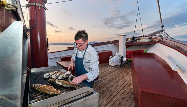 ROMANCA yacht charter 5