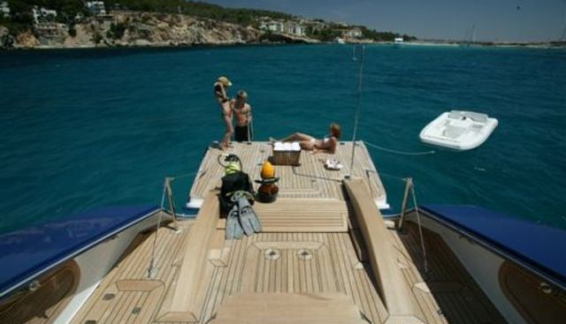 MUMU yacht charter 5