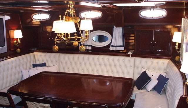 MI REINA yacht charter 4