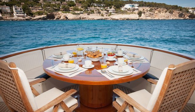 WHITE FANG yacht charter 5