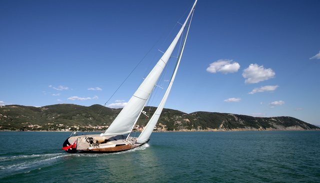 INTI CUBE yacht charter 4