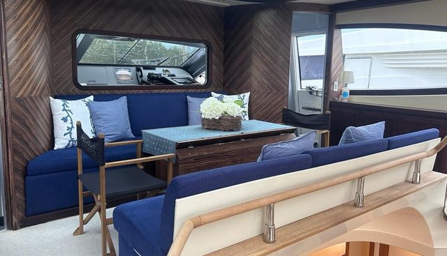 MIDNIGHT MADNESS yacht charter 4