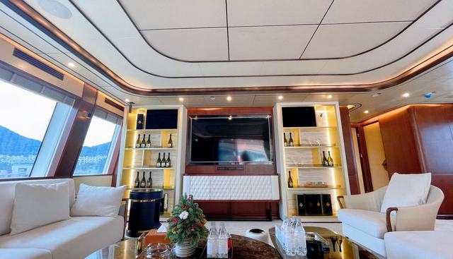 RUI ZI 4605 yacht charter 4