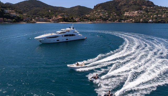 LADY VOLANTIS yacht charter 5