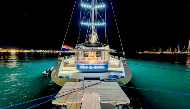LIFE IS GOOD yacht charter 5