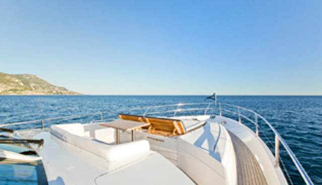 CARTE BLANCHE III yacht charter 4