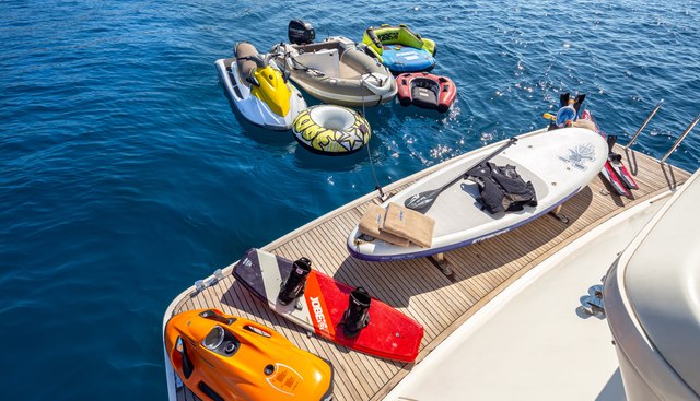 AMORAKI yacht charter 5