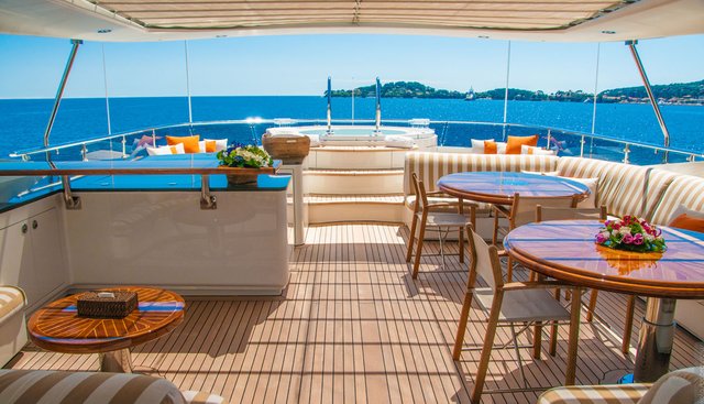 GLORIA TERESA yacht charter 4