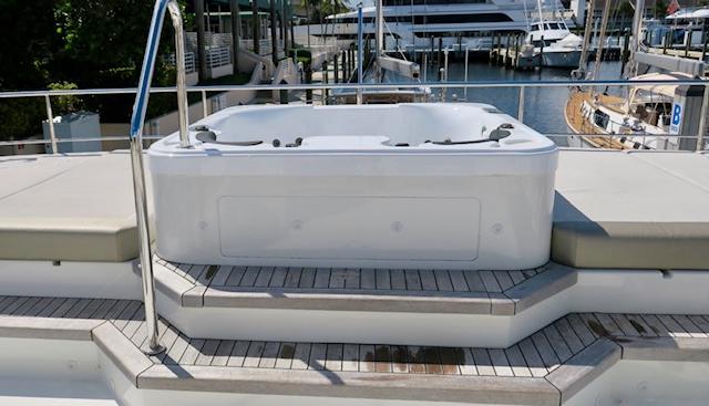 SUMMER BREEZE yacht charter 3