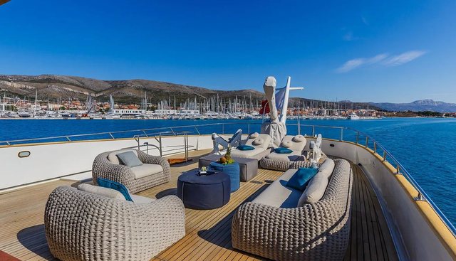 TO JE TO yacht charter 4