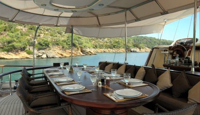 VIVIEN yacht charter 4