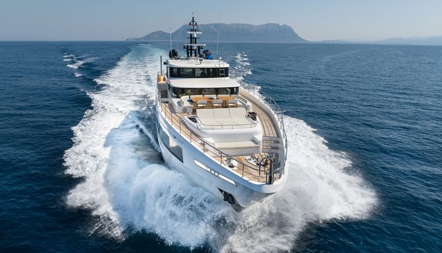 MAD DAY yacht charter 3
