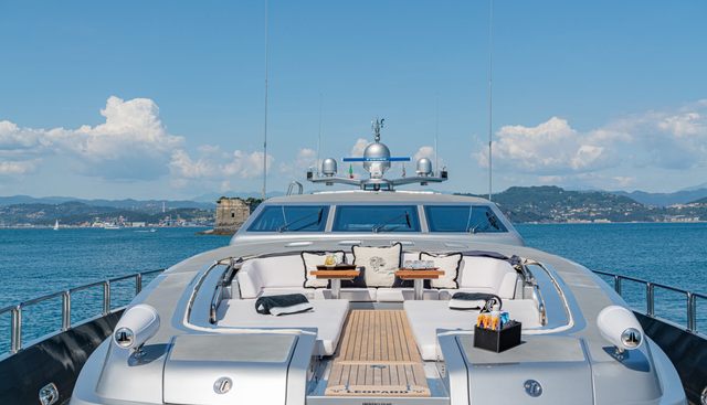 MANU V yacht charter 3