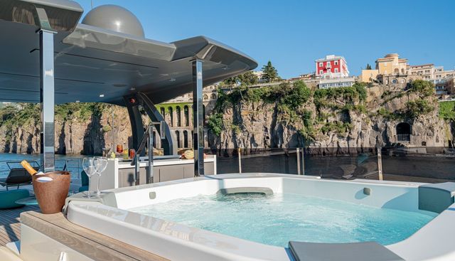 SOUTH yacht charter 3