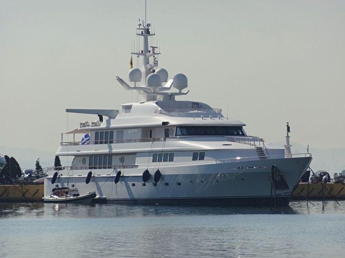 VERA yacht charter 3