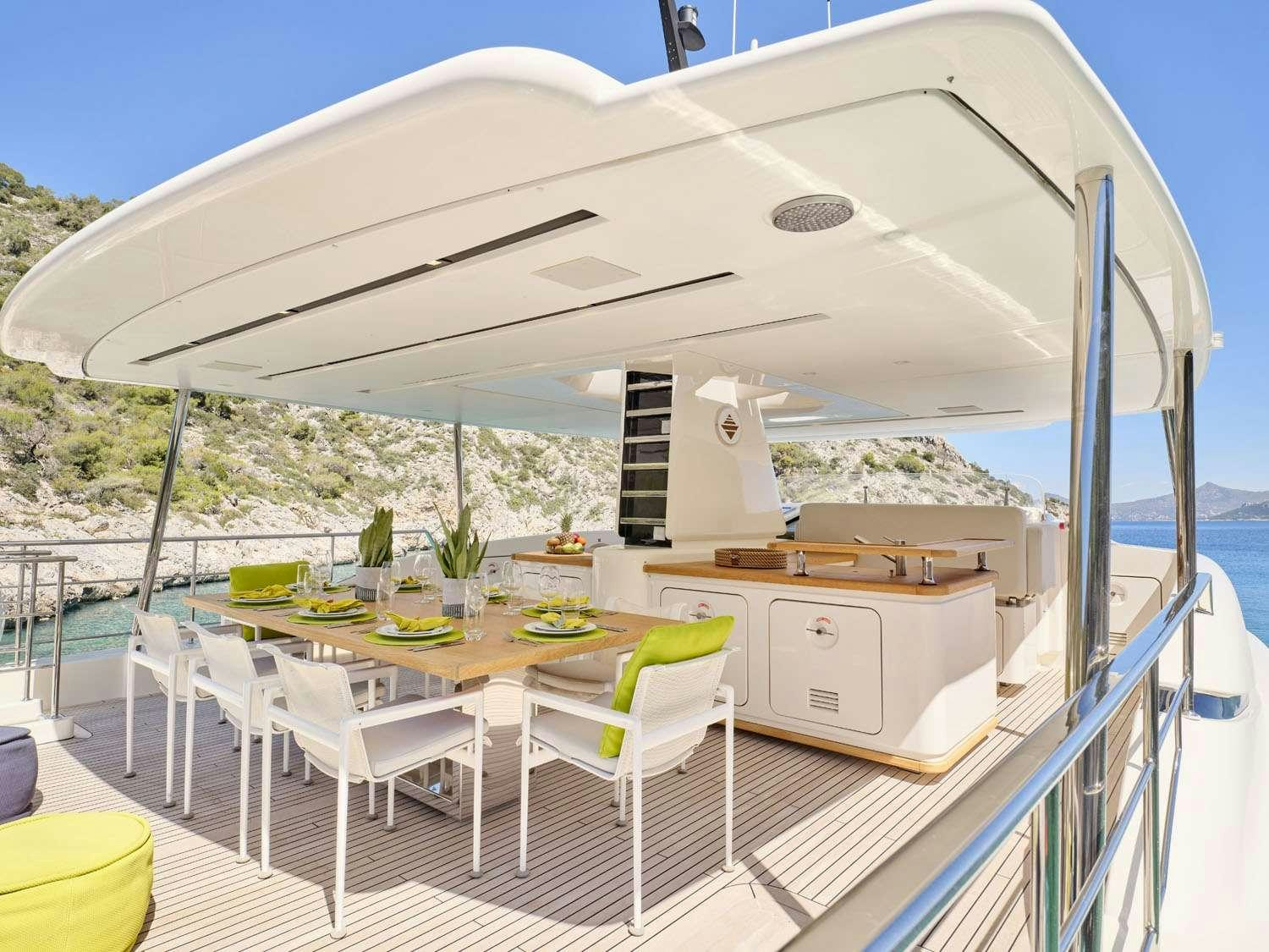 FLOR yacht charter 3