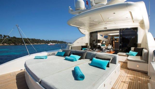 EOL B yacht charter 3