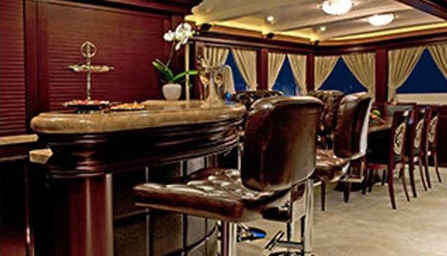 RED SKY yacht charter 5