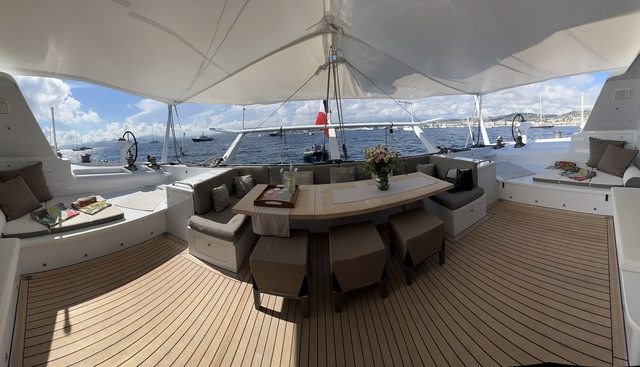 MAGIC CAT yacht charter 4