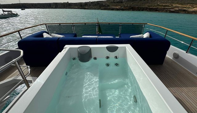 ALTVS yacht charter 4
