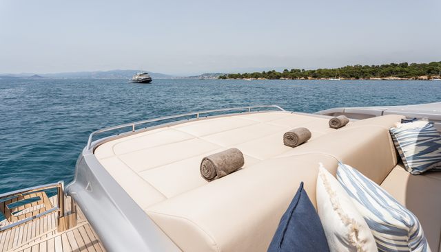 CHERRY yacht charter 5