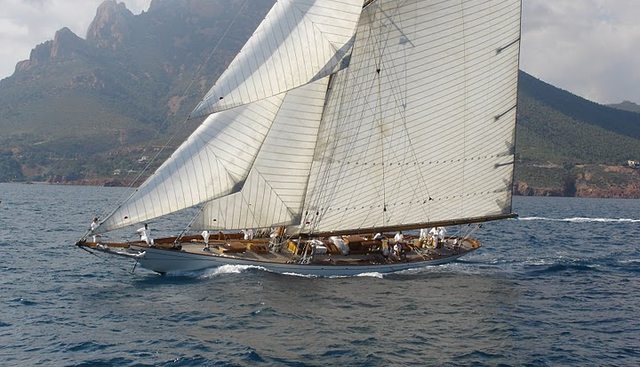 MOONBEAM IV yacht charter 3