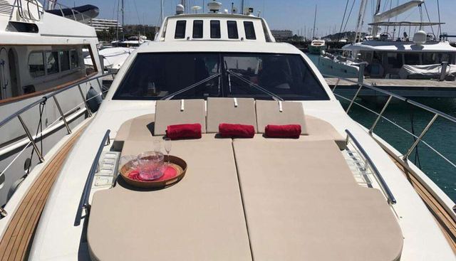 ZIPI ZAPE yacht charter 3