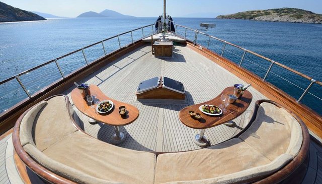 ZEPHYRIA II yacht charter 3