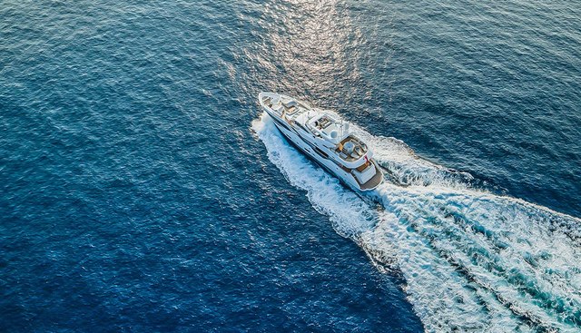 LEGENDE yacht charter 5