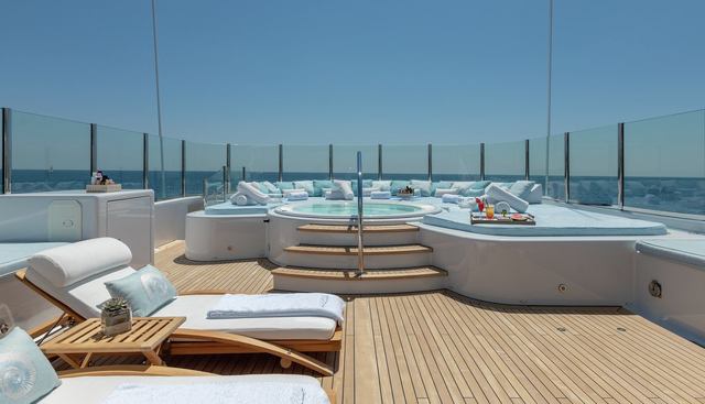 LA MIRAGE yacht charter 3